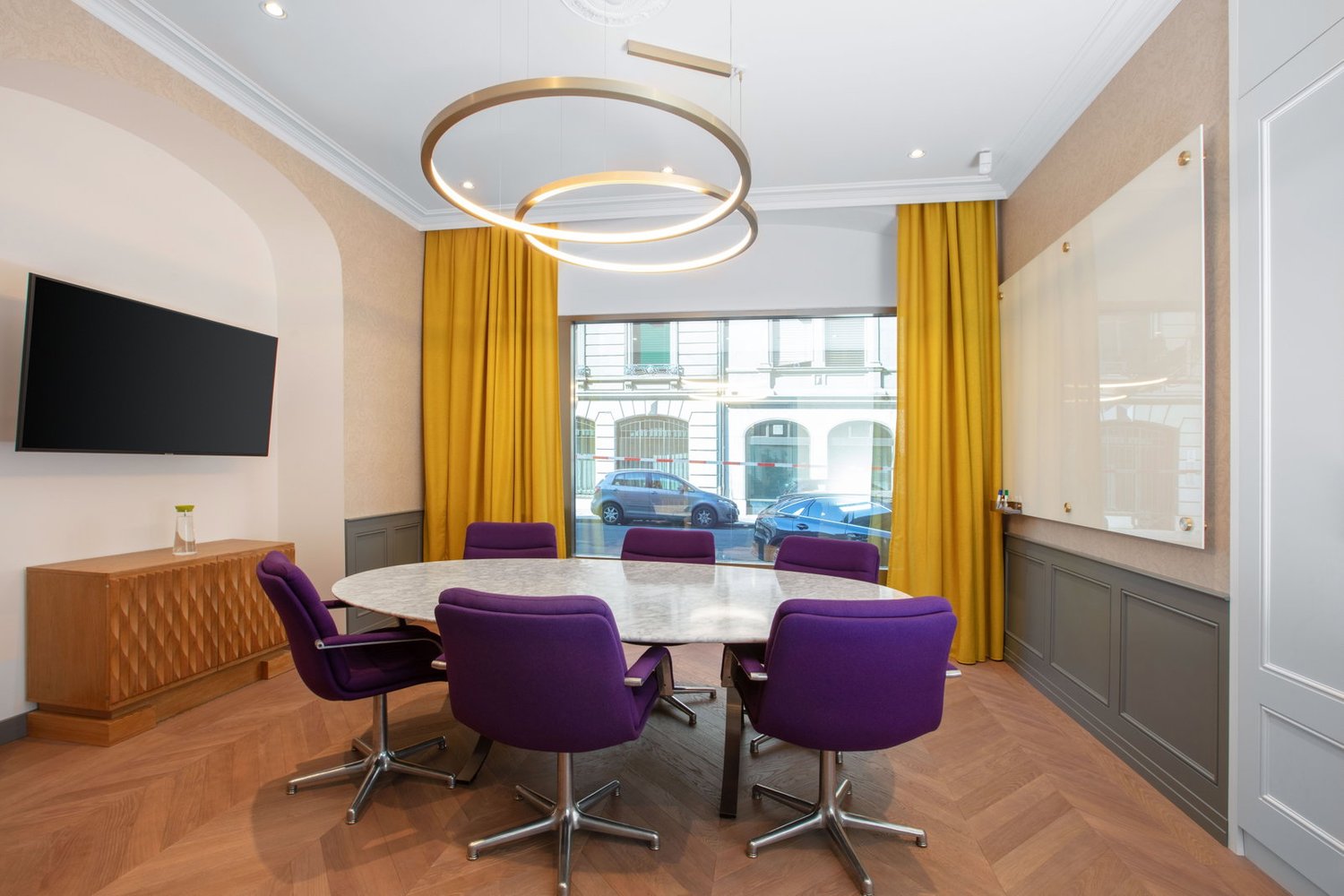 225m² office