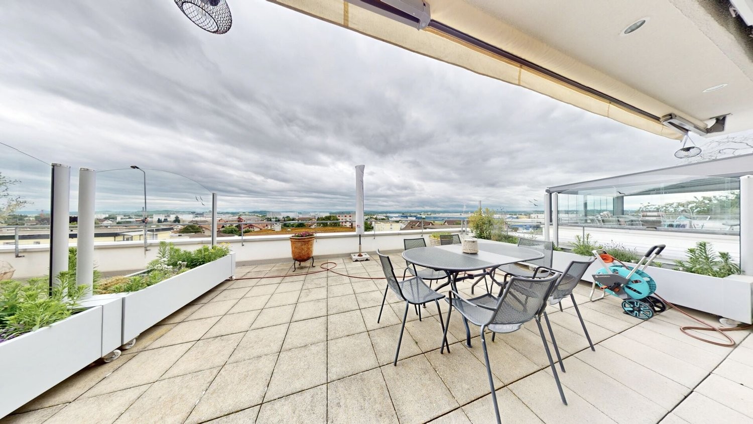 5 ½ rooms terrace flat