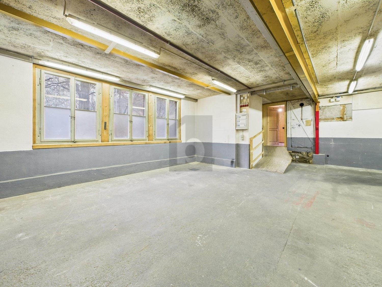550m² atelier, foto 3 di 4