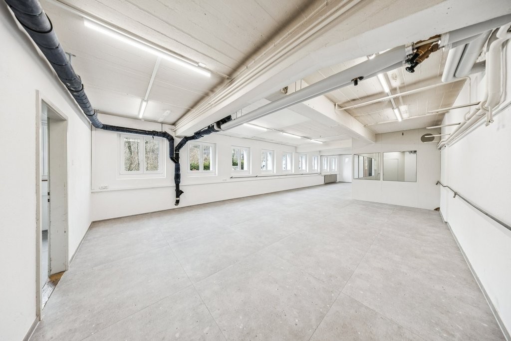 130m² commercial