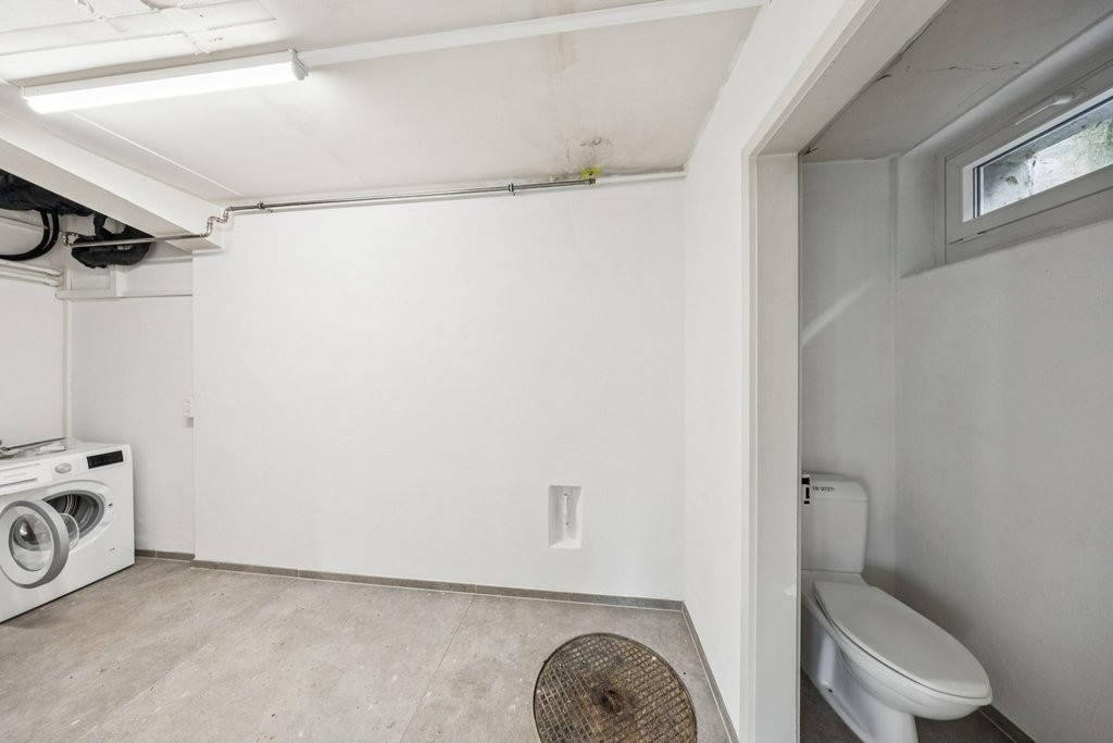 130m² commercial