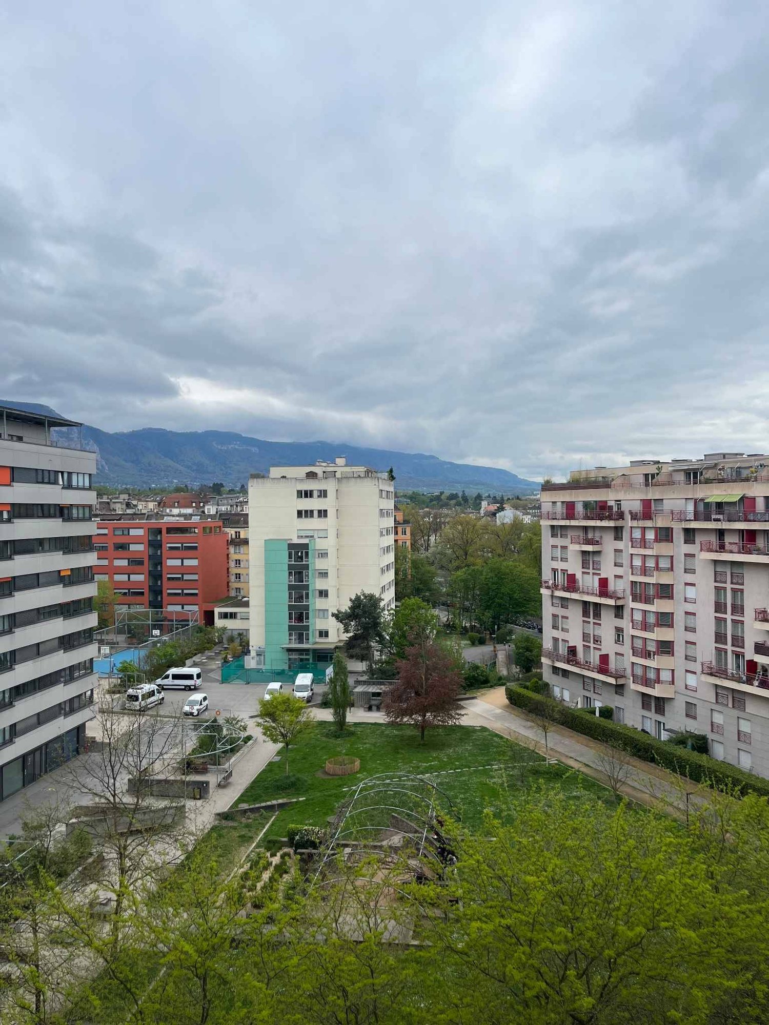 280m² office