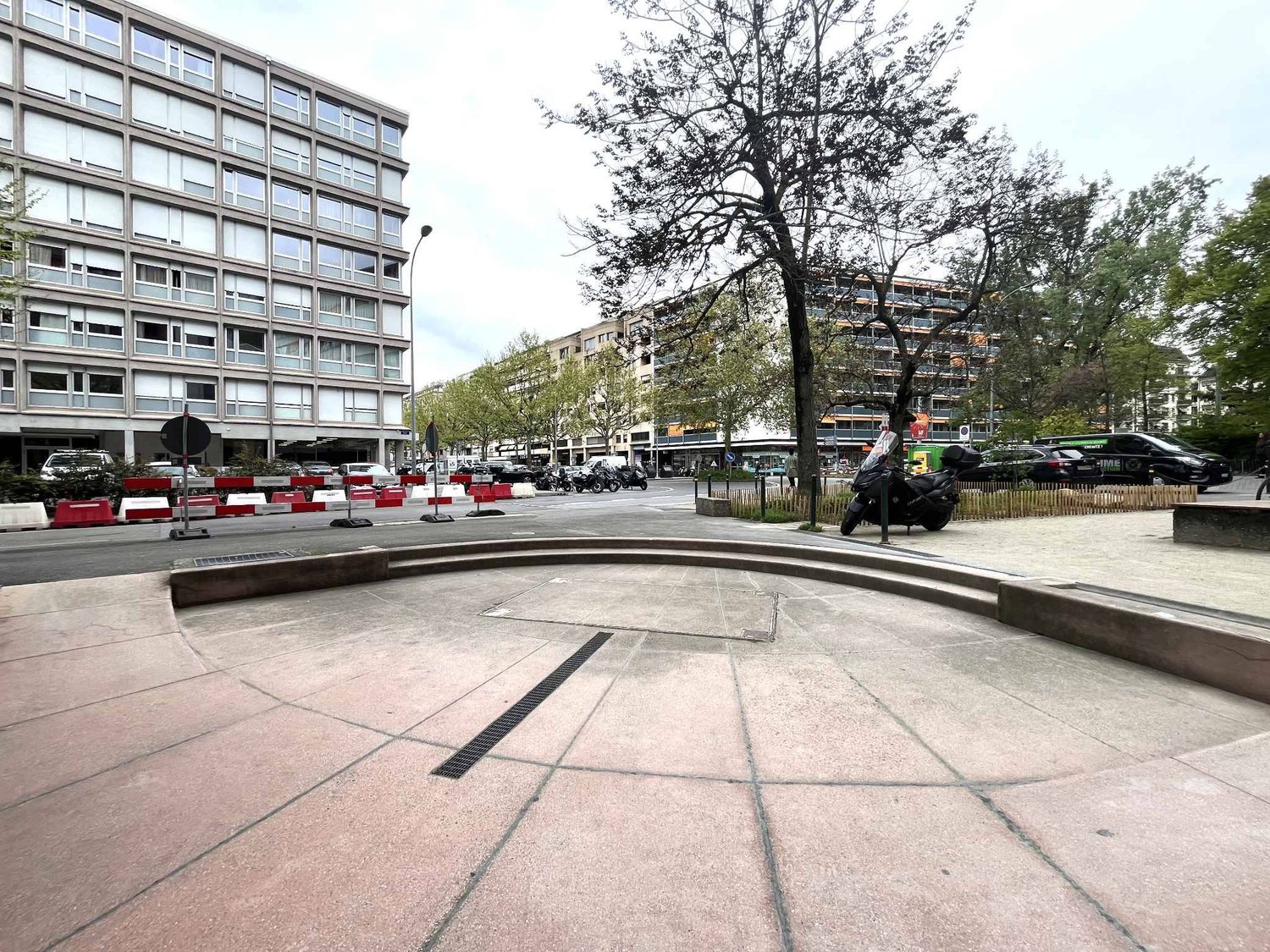 280m² office