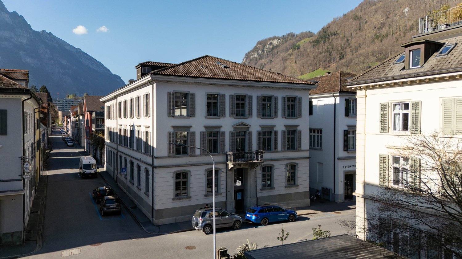 246m² office
