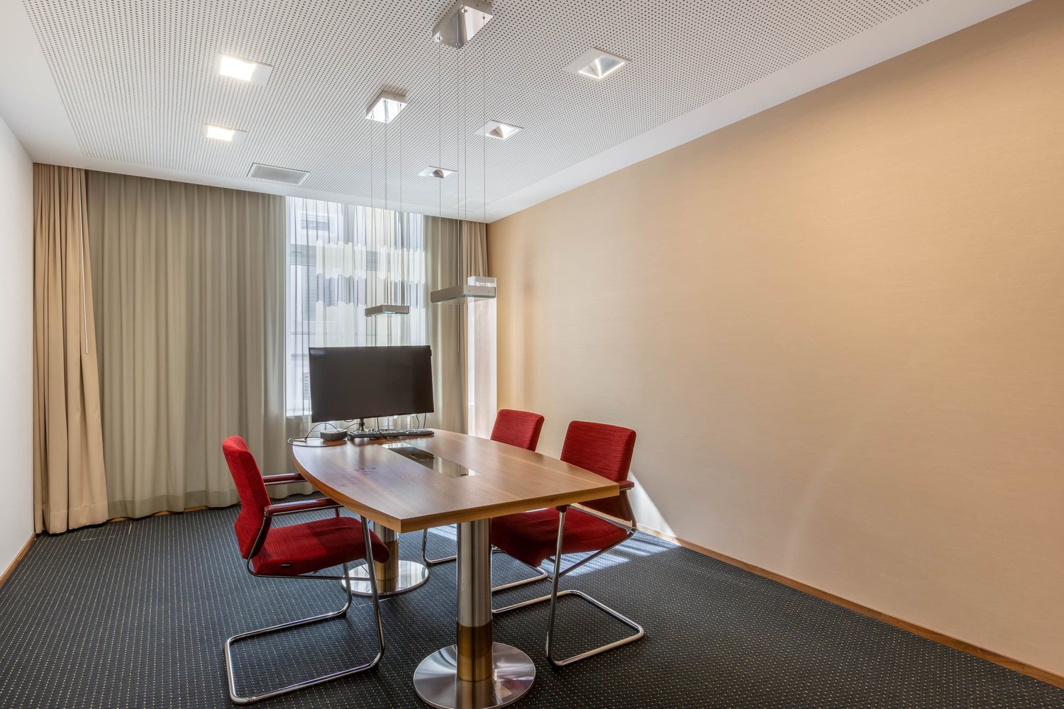 246m² office
