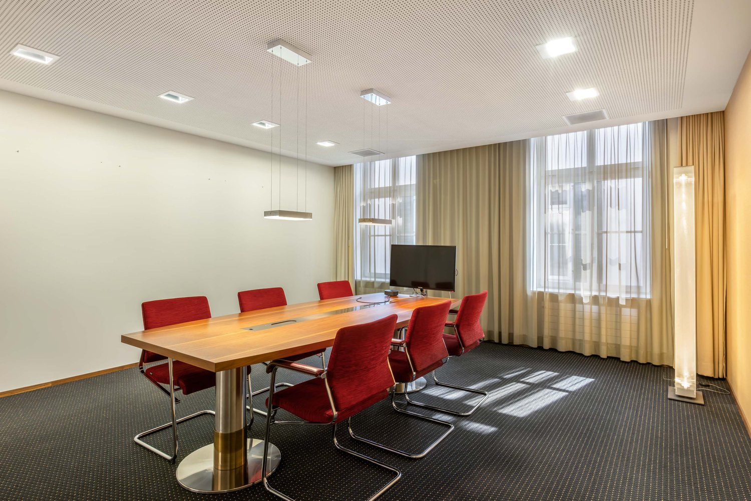 246m² office