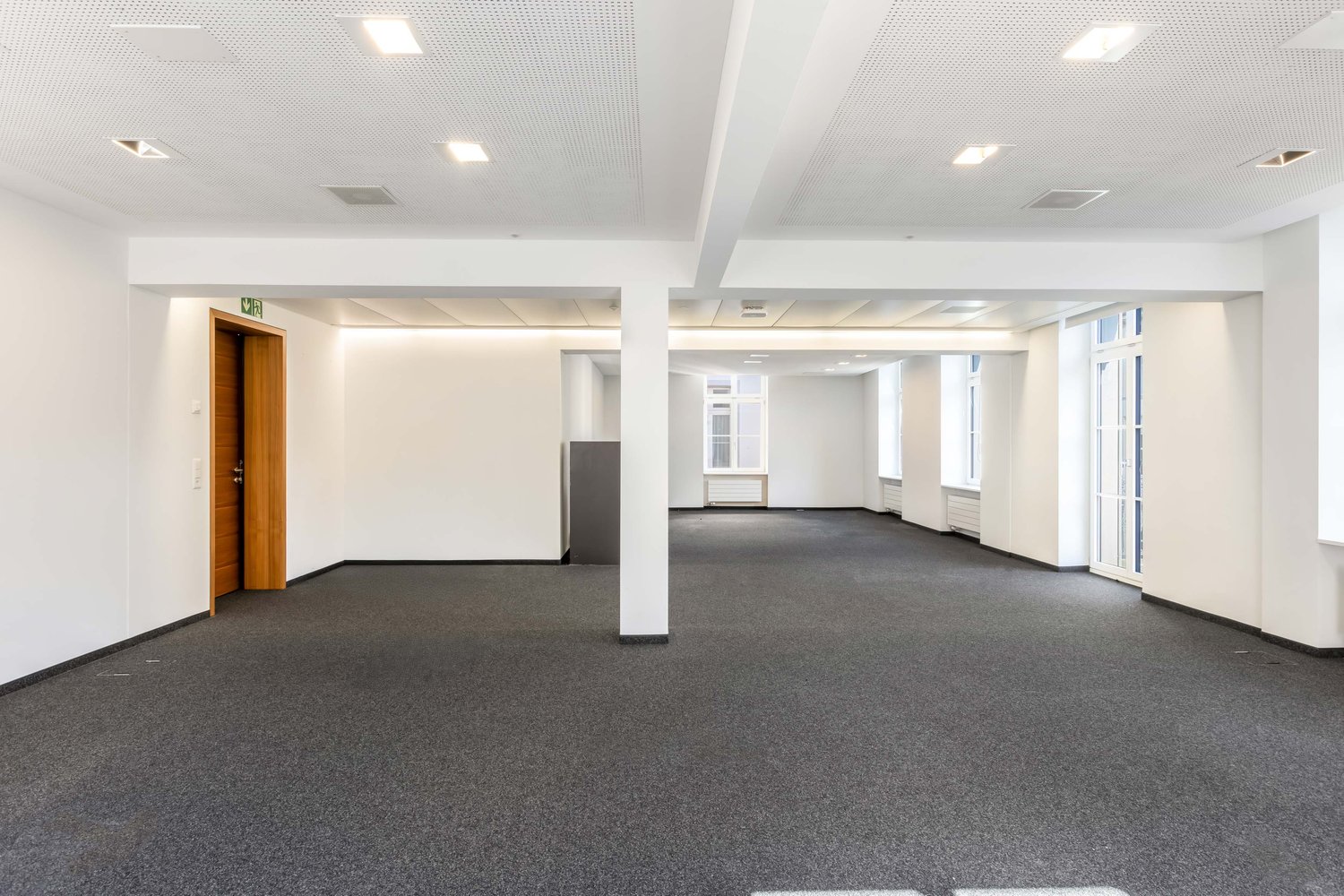 246m² office