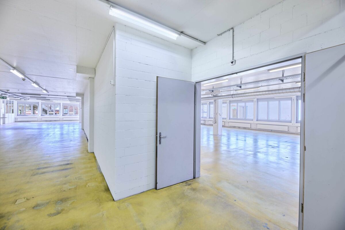 832m² commercial