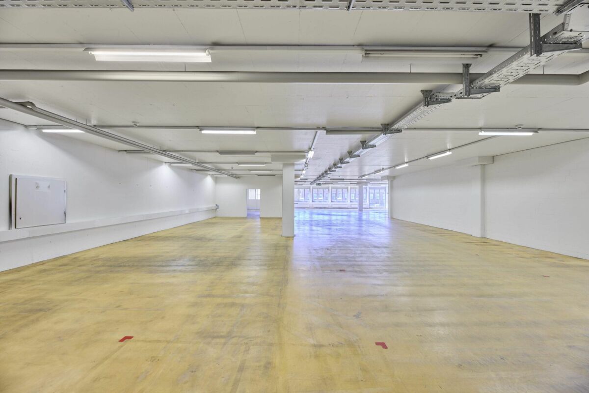 832m² commercial