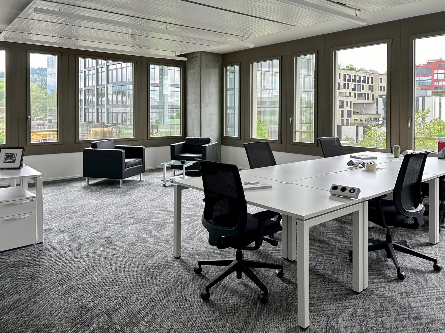 300m² office