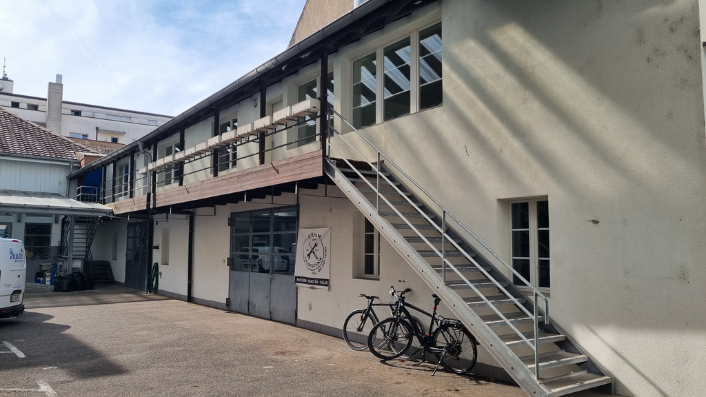 102m² commercial