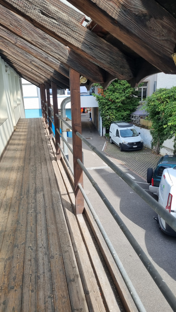 102m² commercial