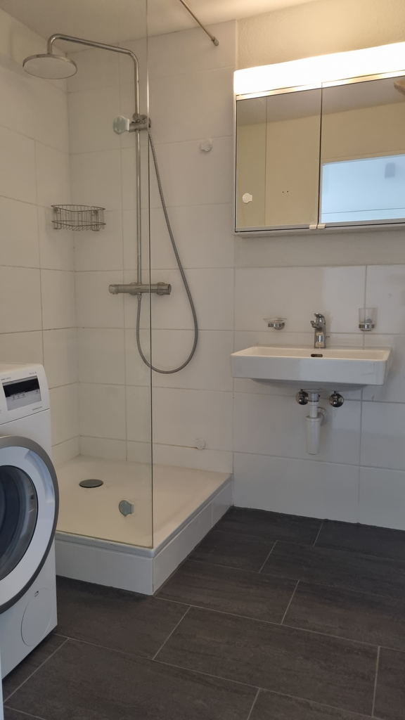 102m² commercial