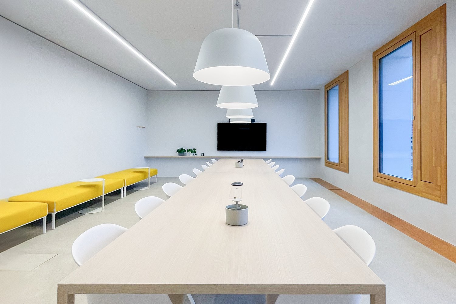260m² office