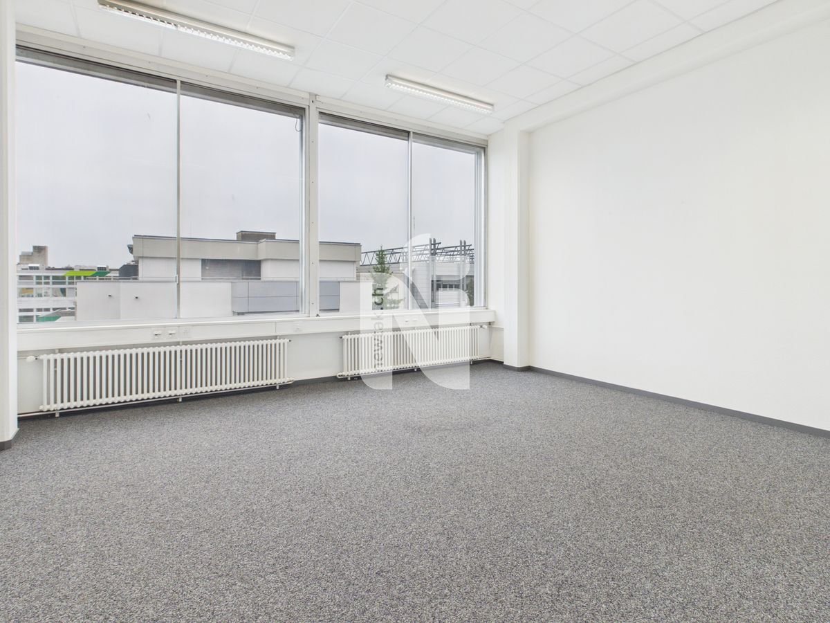 400m² office