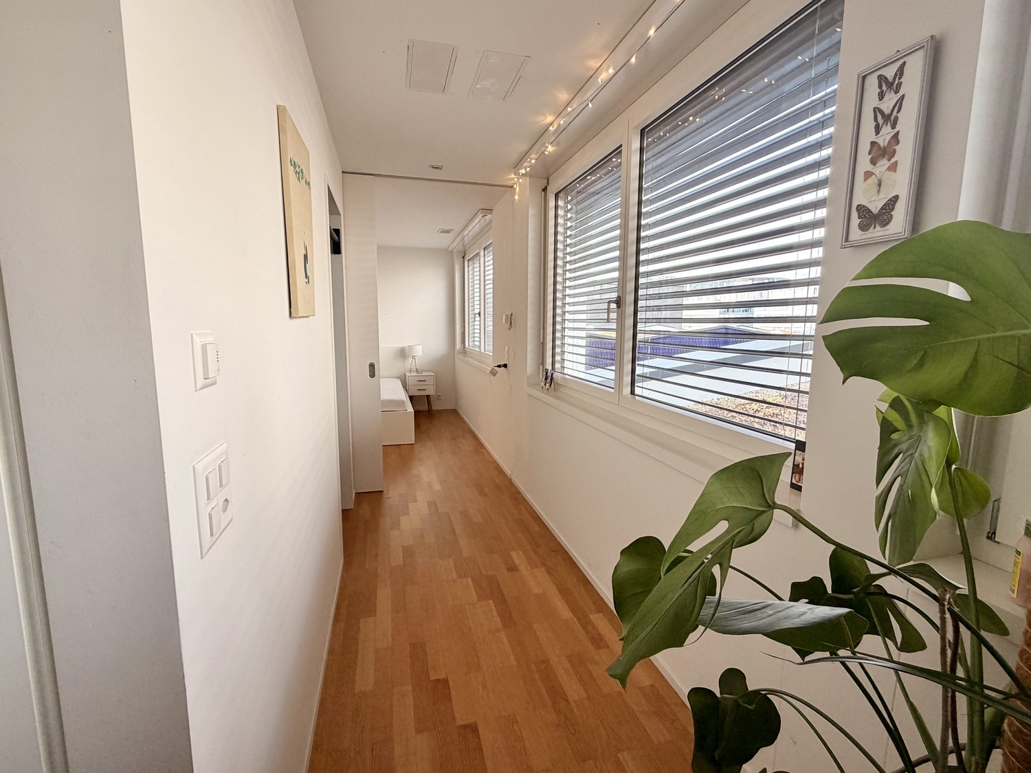 Zimmer in einer Wohngemeinschaft

Ich vermiete ein Zimmer in meiner schönen, hellen und geräumigen Loft-Wohnung, nur 5 Gehminuten vom Bahnhof entfernt.

Ich bin Lehrer/in und werde nur etwa einmal pro Woche in der Wohnung sein, sodass Sie den Platz meistens für sich allein haben werden. Idealerweise, Foto 3 von 8