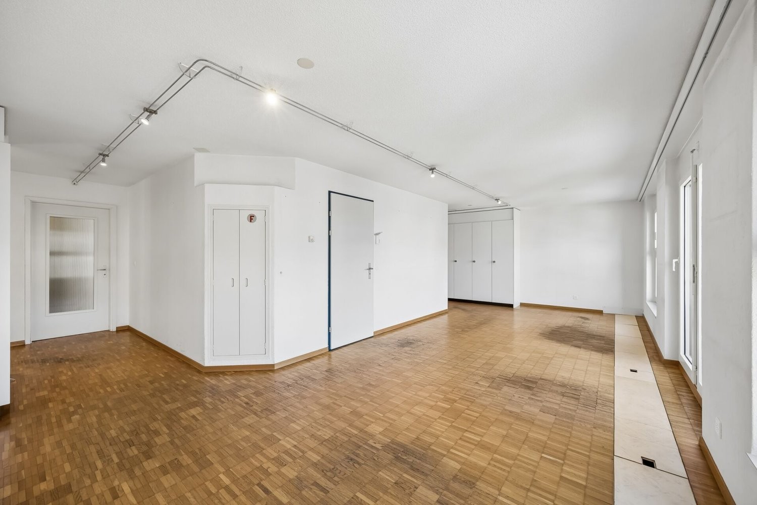 356m² commercial, Foto 3 von 10