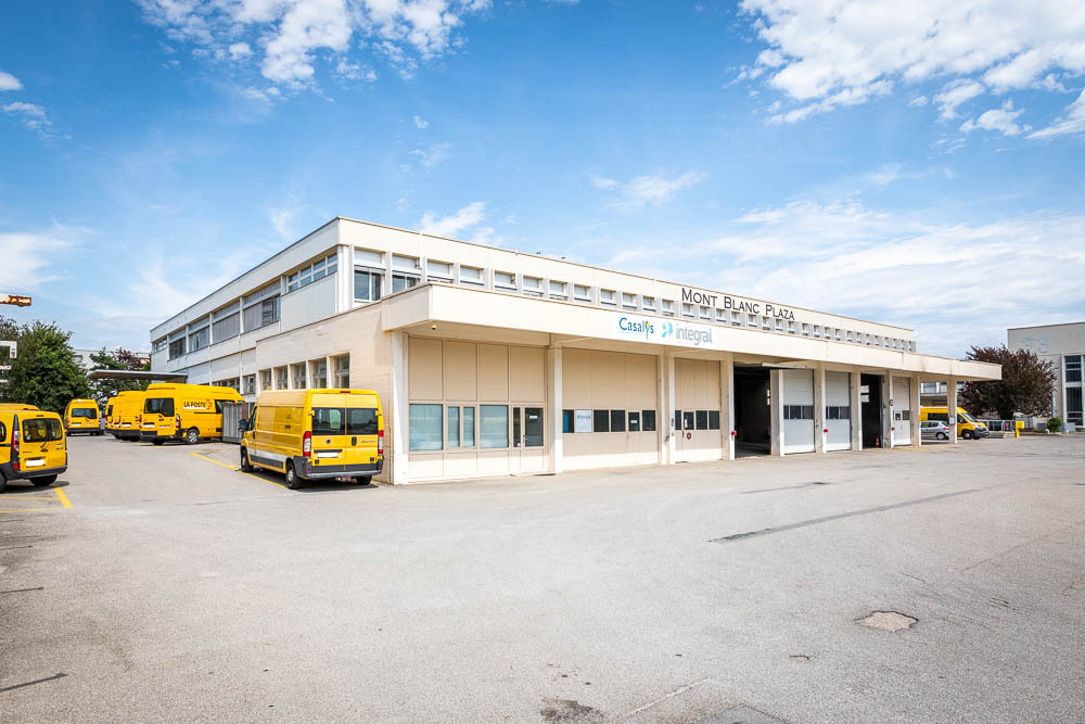 148m² workshop