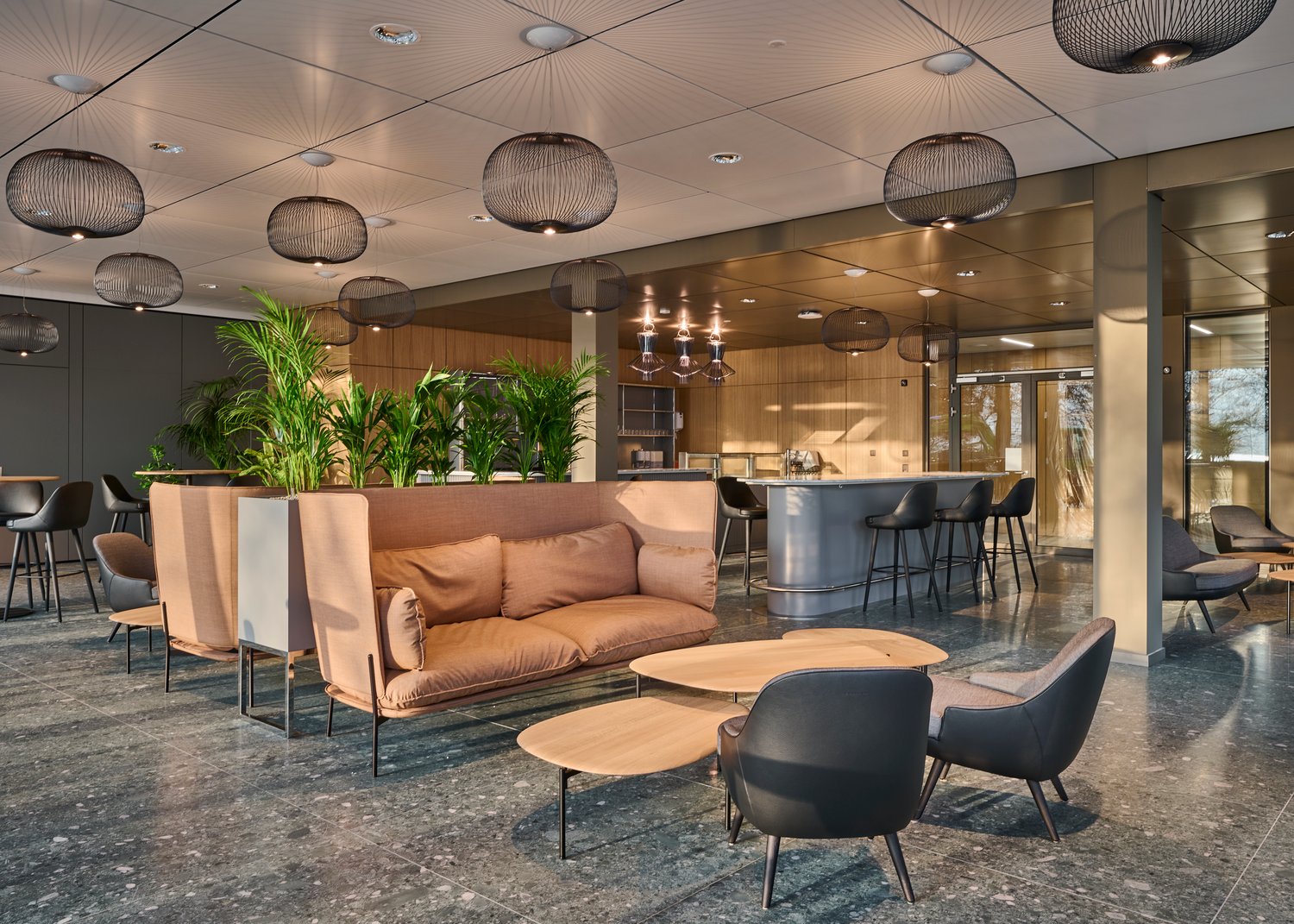 900m² office