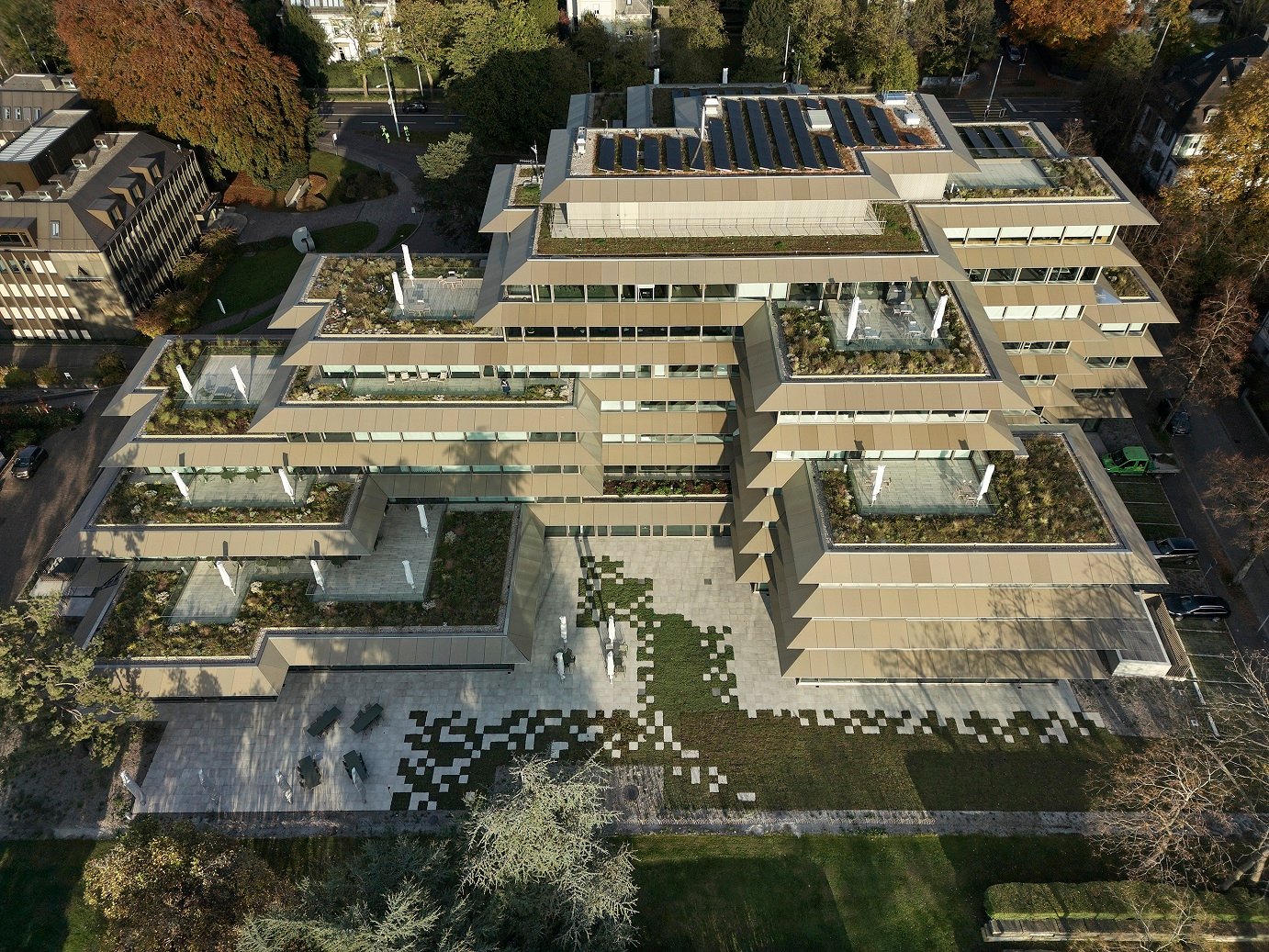 900m² office