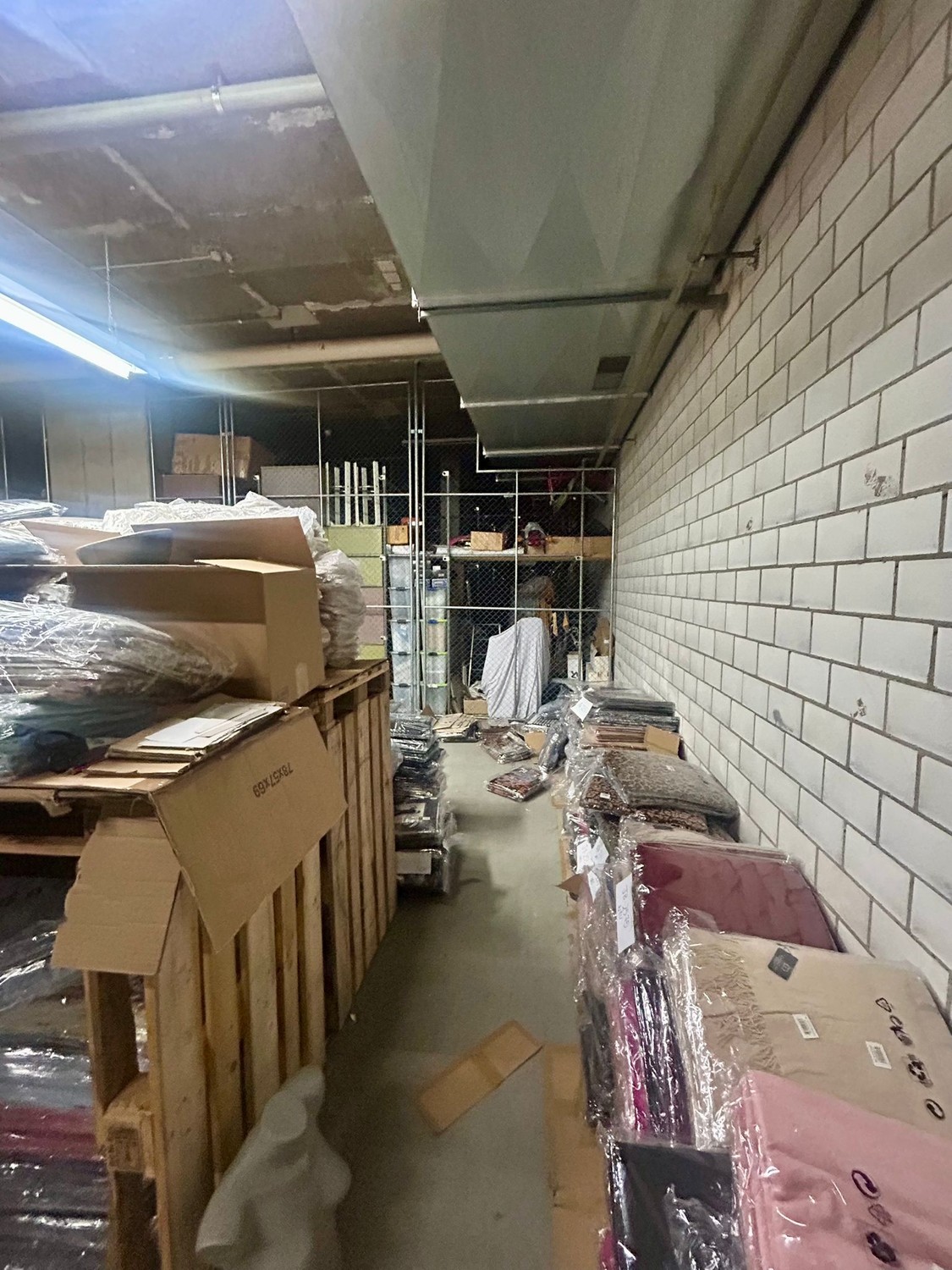 Compartimento di cantina di 80m², foto 4 di 4