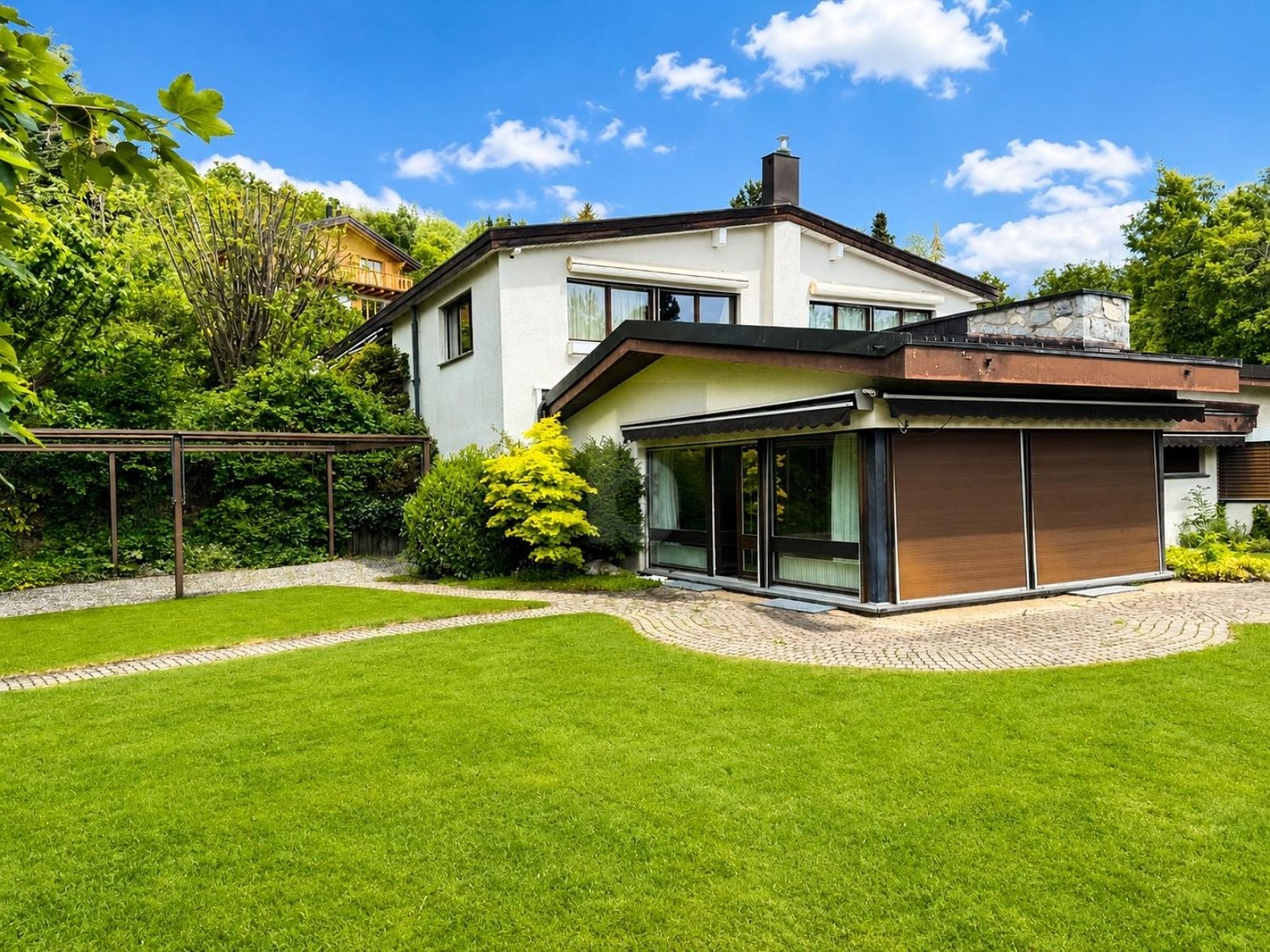 15 rooms villa
