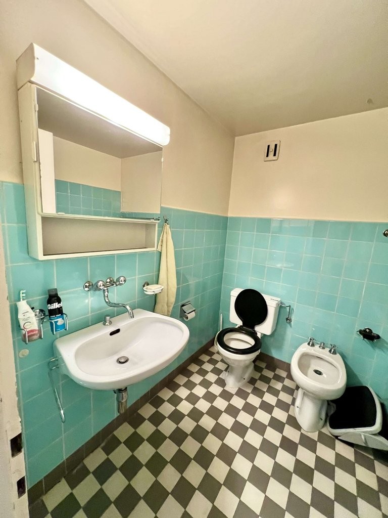 90m² office