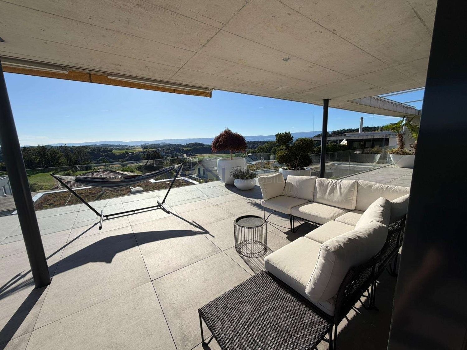 3 rooms terrace flat