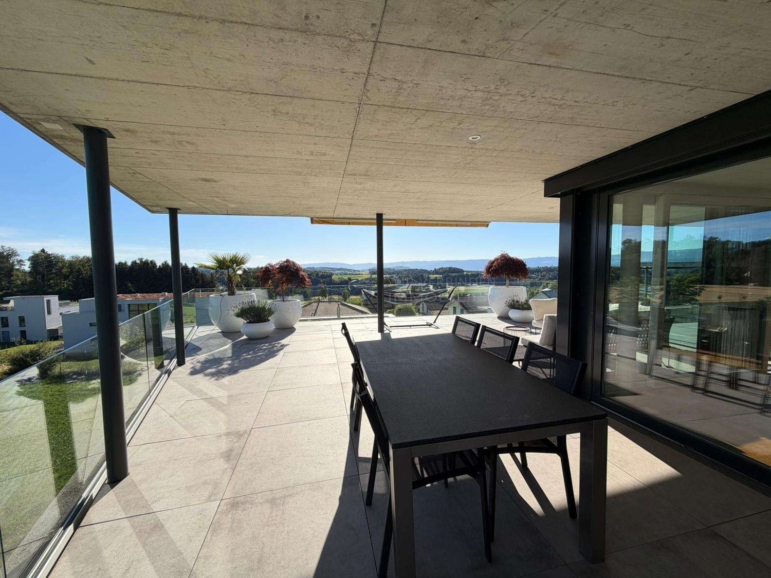 3 rooms terrace flat