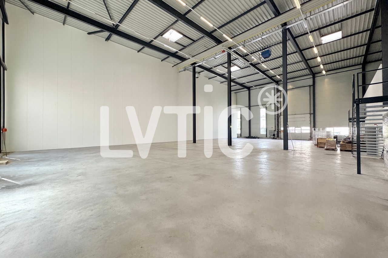 950m² industrial object, Foto 2 von 9