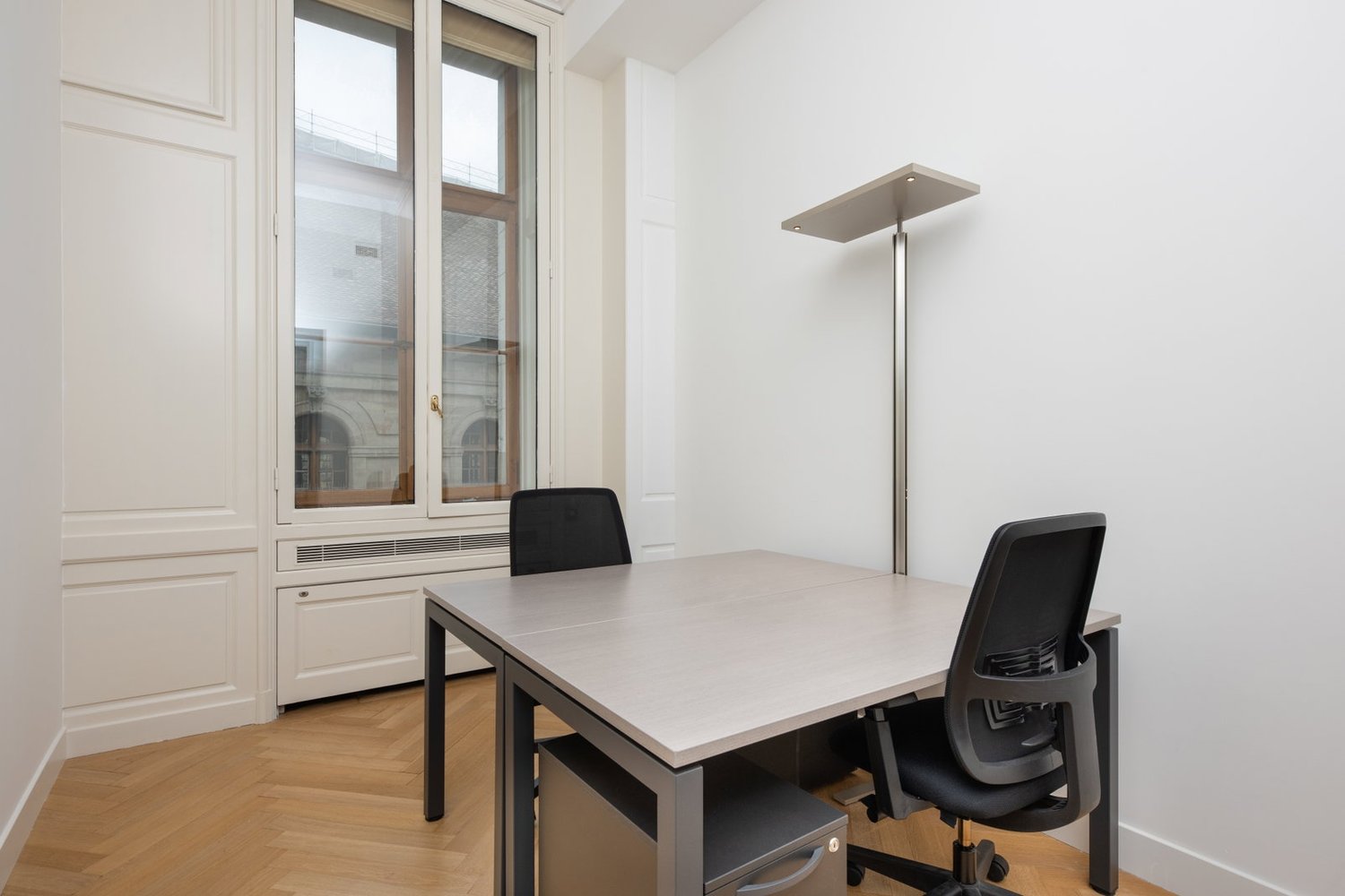 60m² office