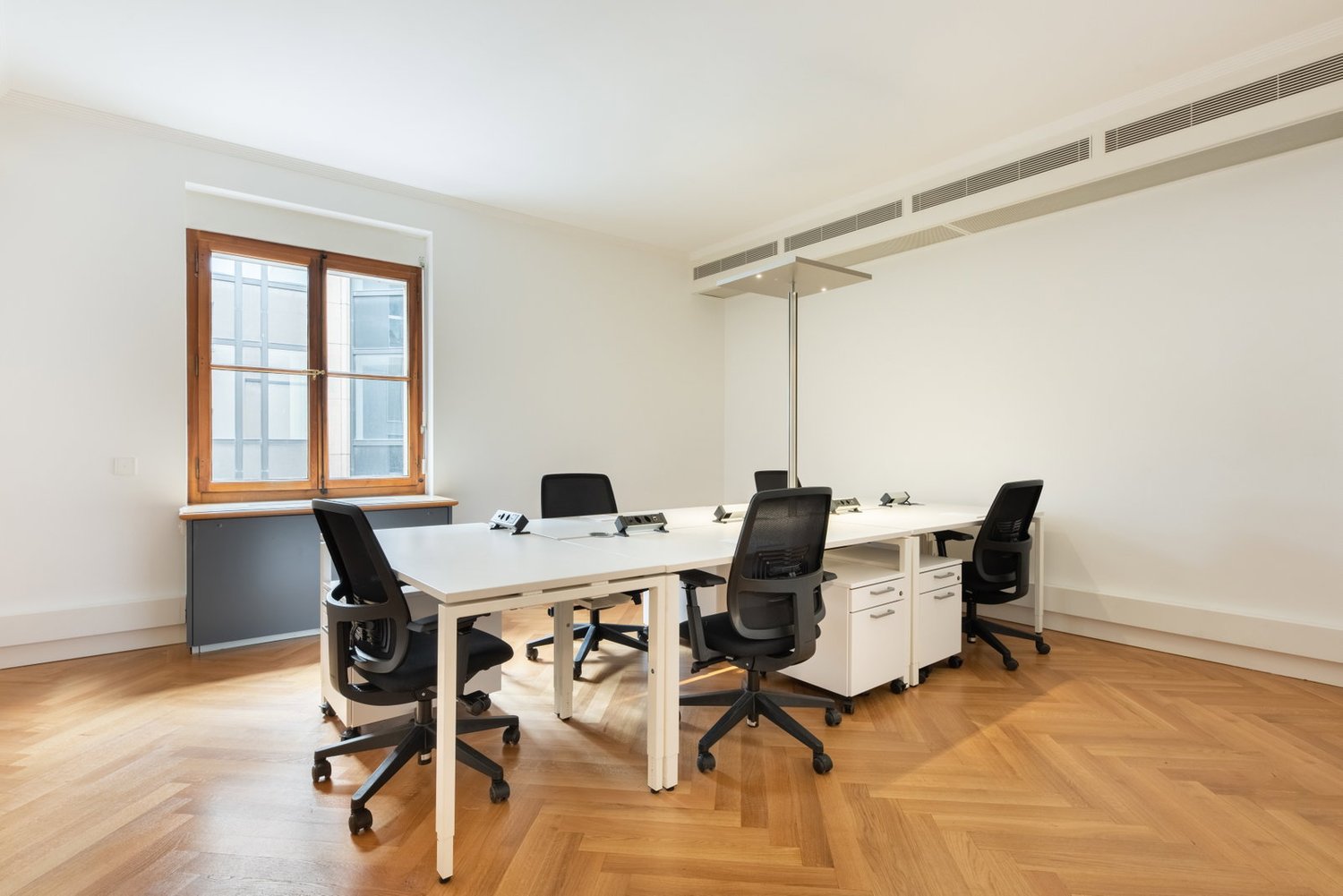 60m² office