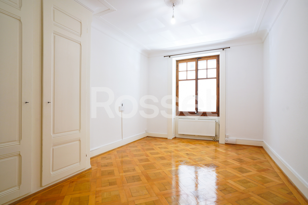 Bureau, photo 1 sur 9