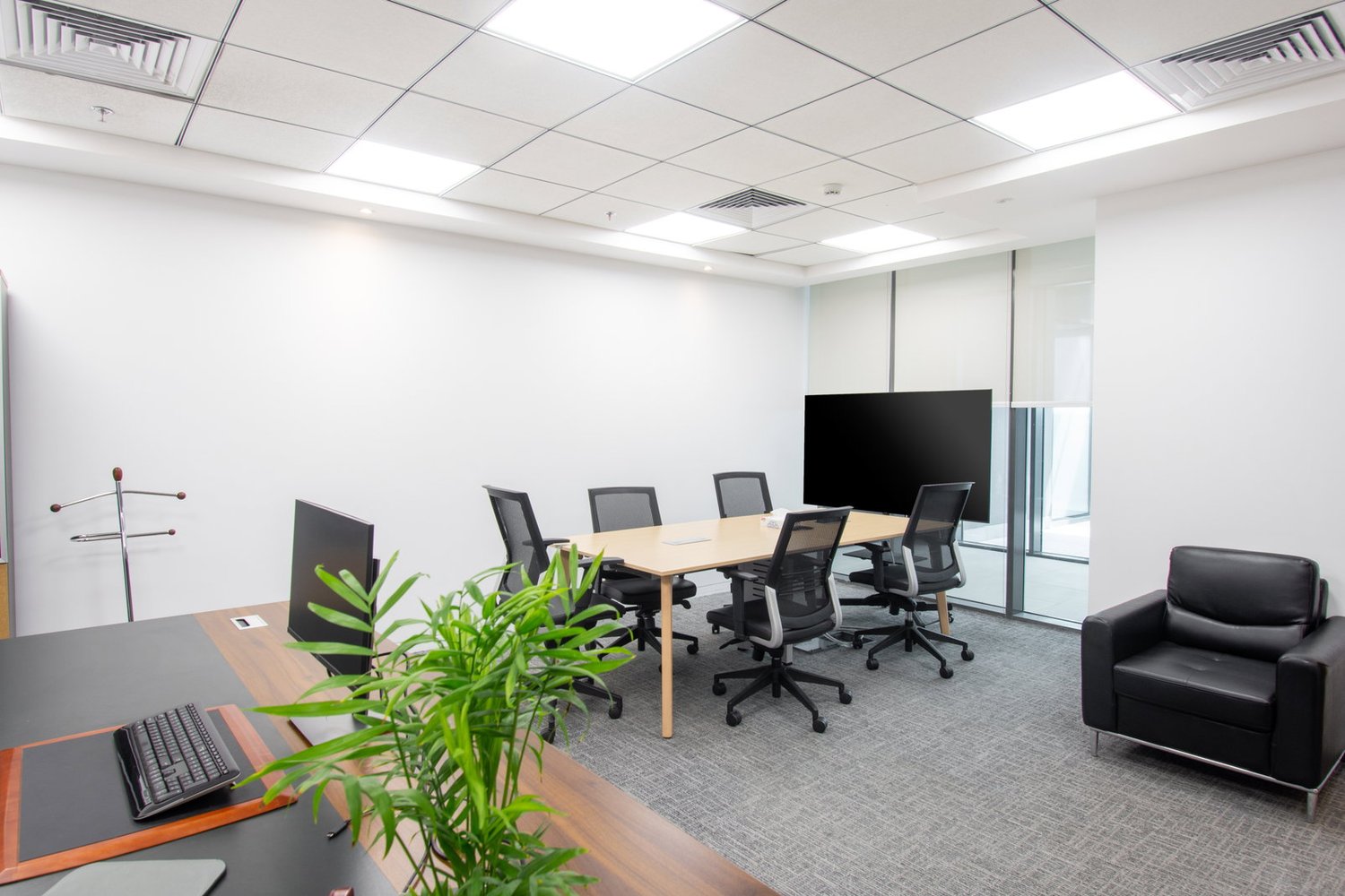 Office, foto 2 di 9