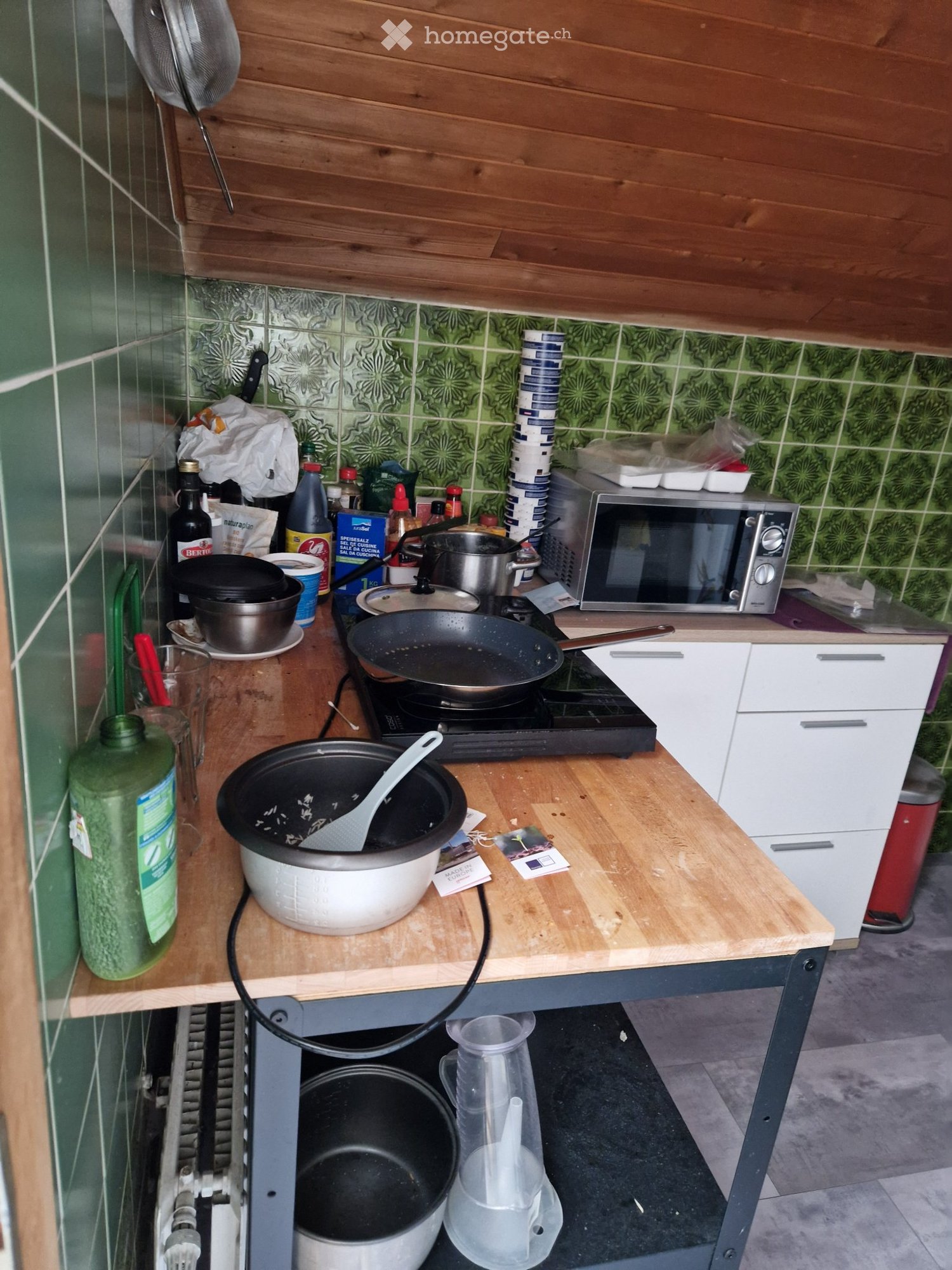 ab sofort zu vermieten originelle 2Zi Wohnung mit sep. WC und Dusche inkl. NK.
Parkplatz kann dazu gemietet werden mit CHF 40.00/Monat