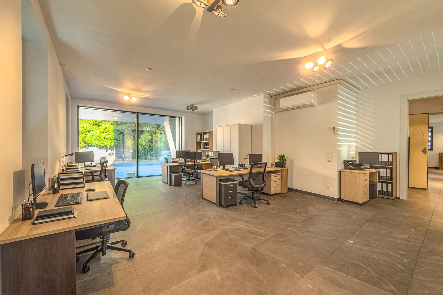 159m² Büro, Foto 3 von 6