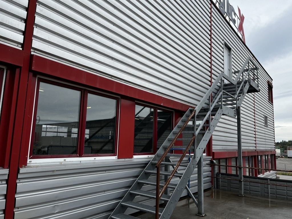 564m² locale di magazzino