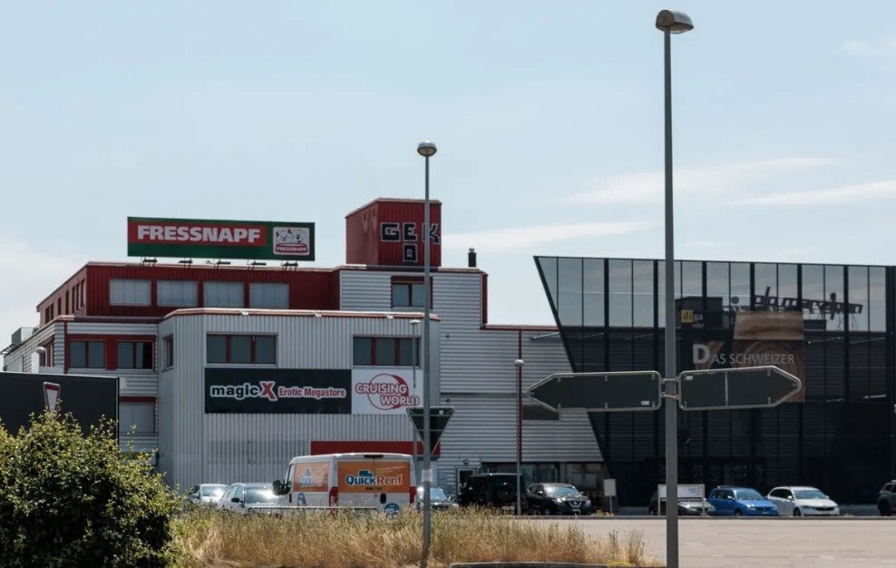 564m² locale di magazzino