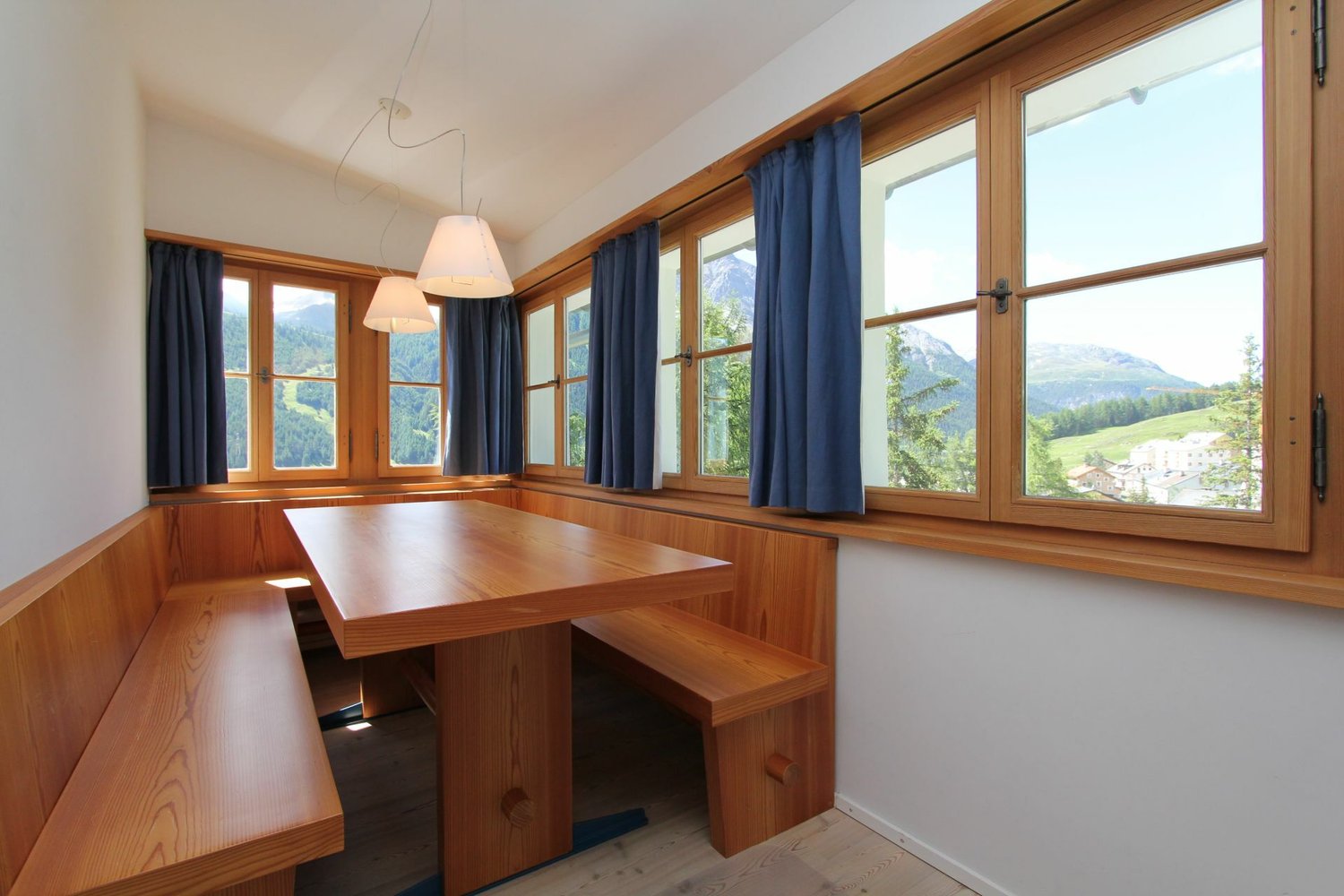5 rooms apartment