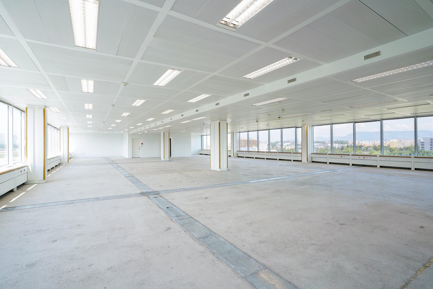 640m² office