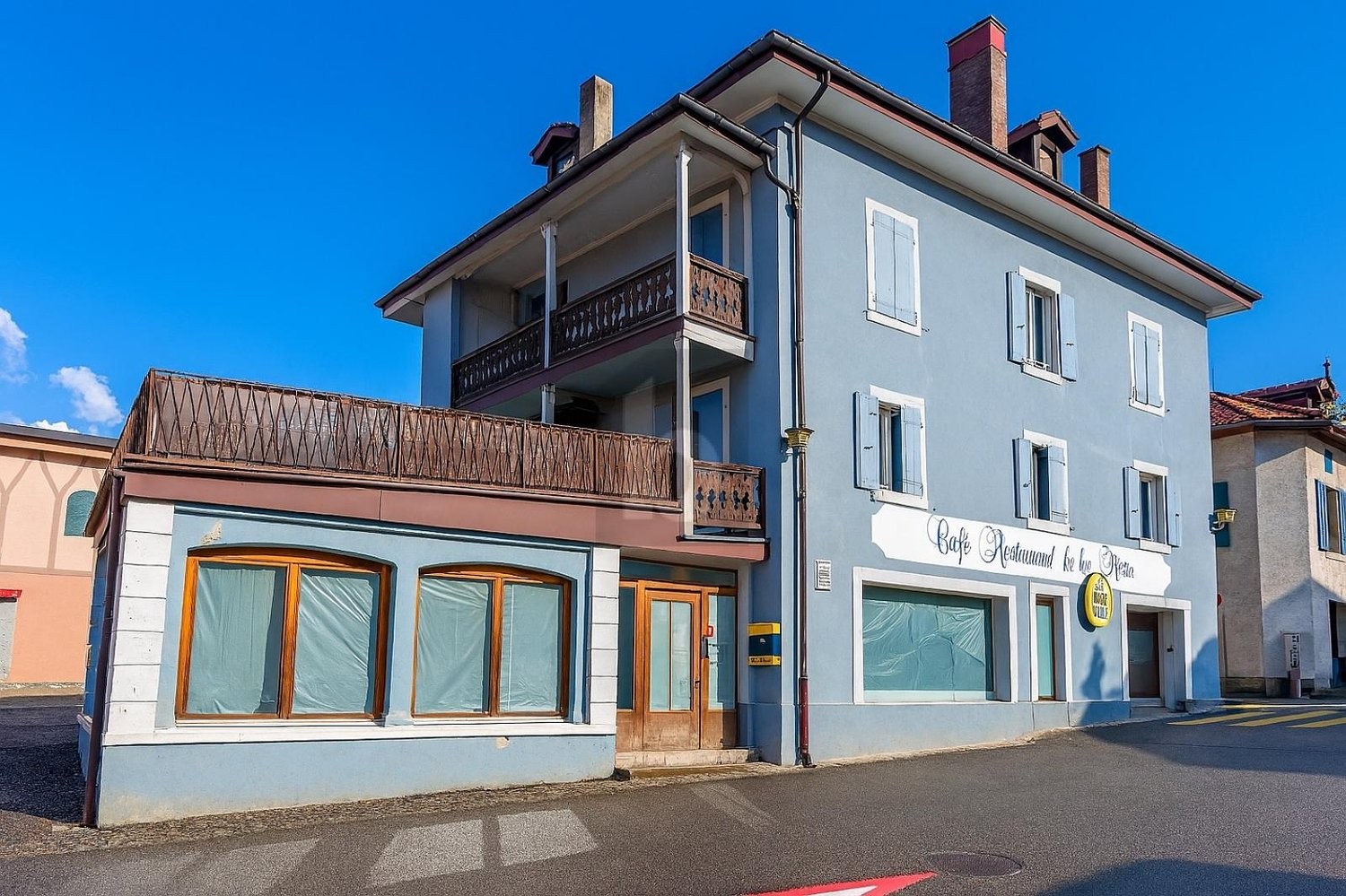 20 rooms multi family house