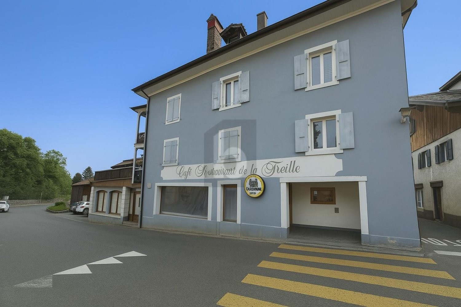 20 rooms multi family house