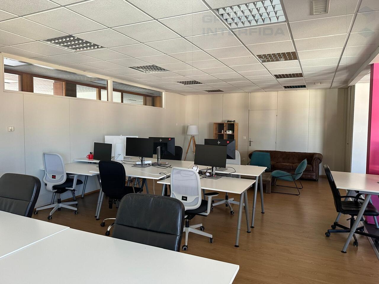 332m² Büro, Foto 3 von 9
