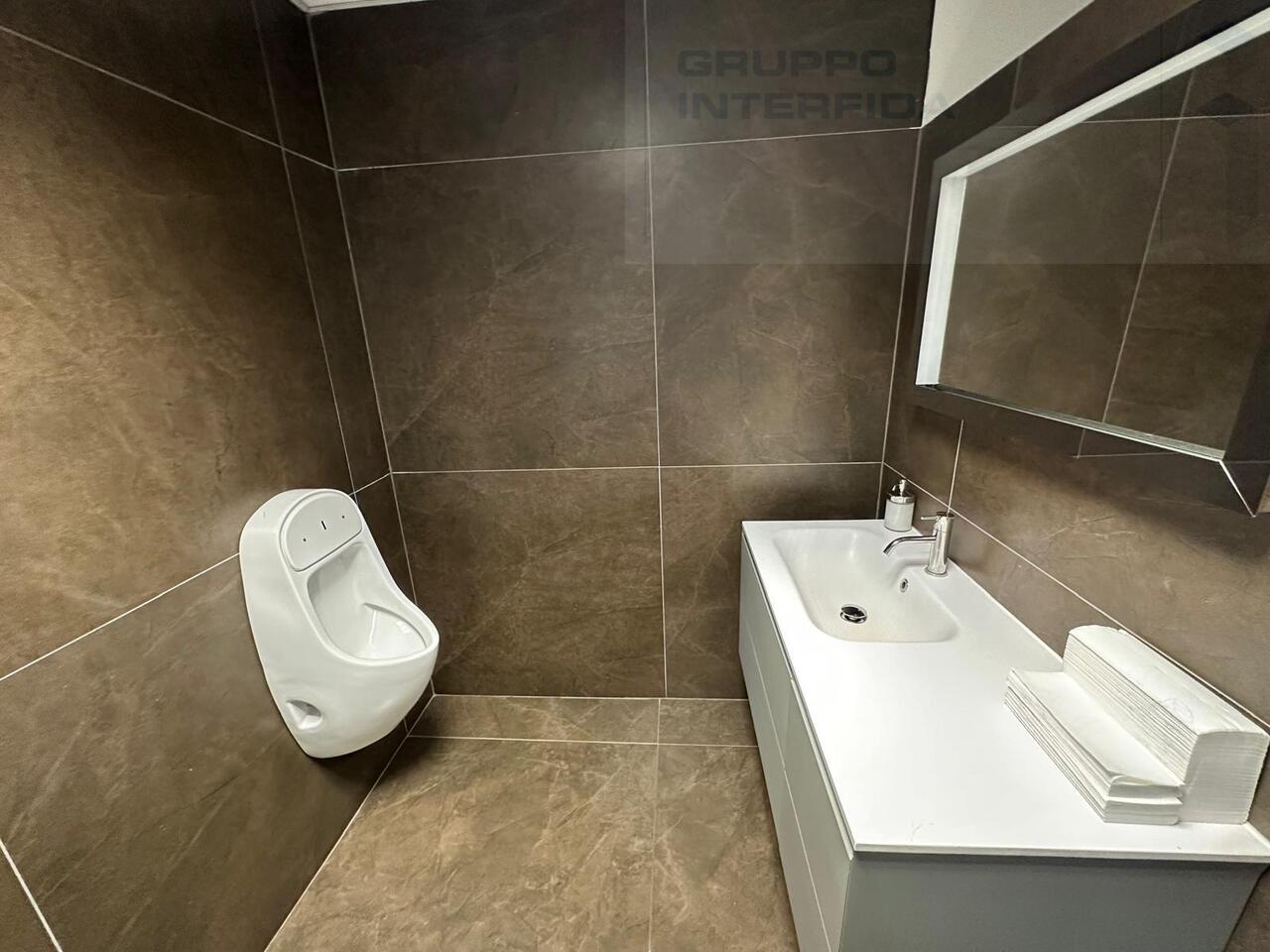 332m² Büro, Foto 9 von 9
