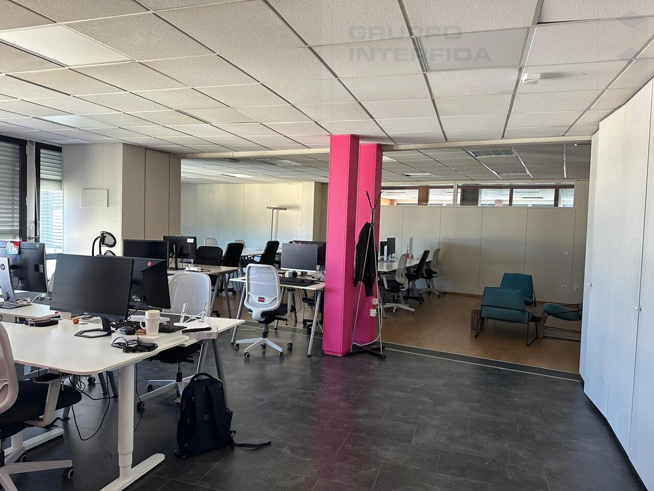332m² Büro, Foto 2 von 9