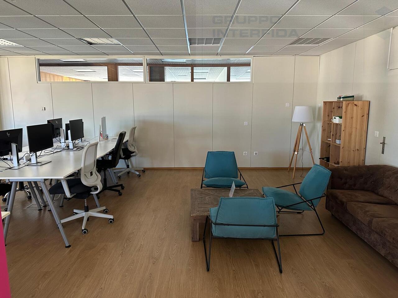 332m² Büro, Foto 4 von 9