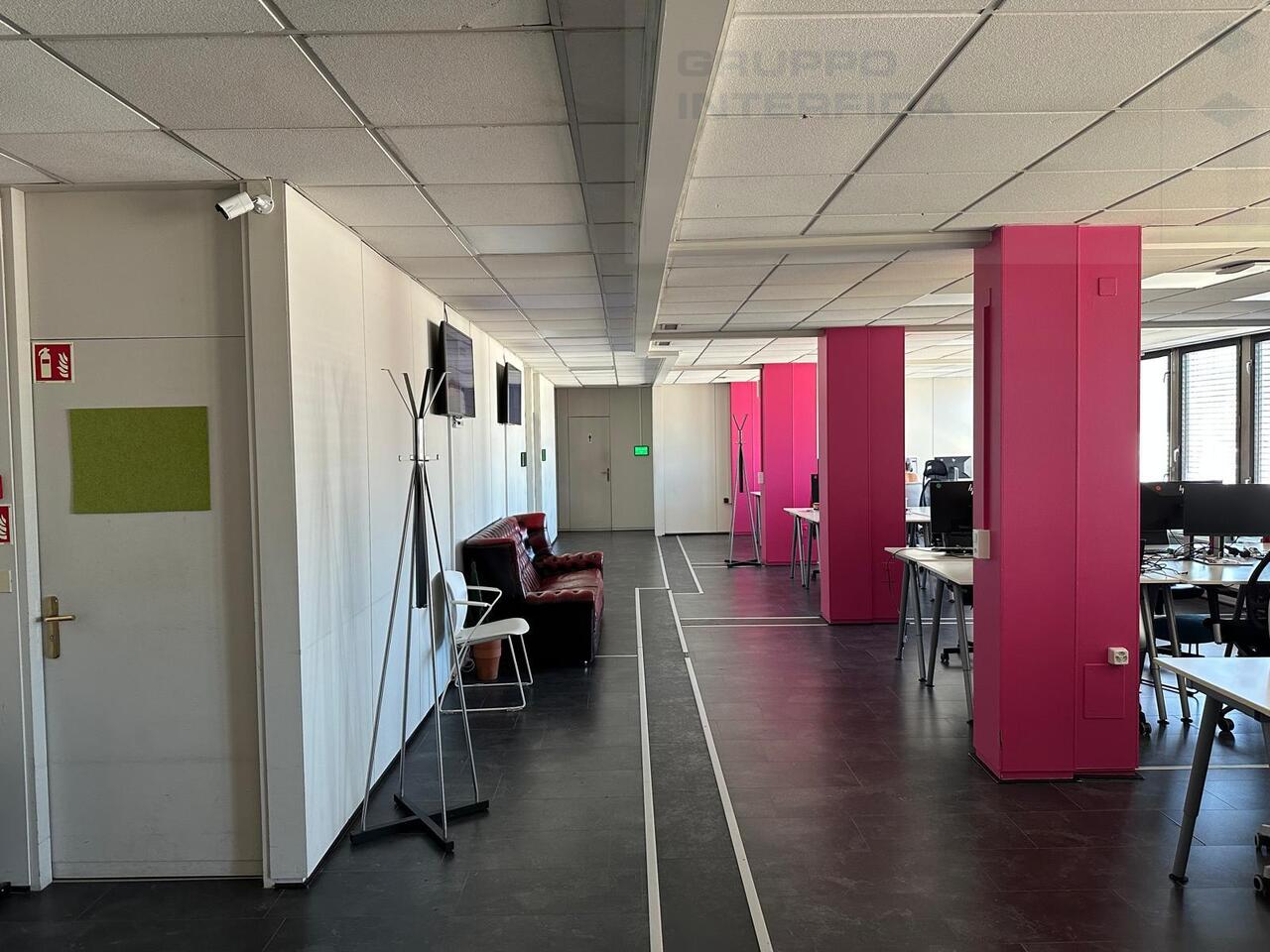 332m² Büro, Foto 1 von 9
