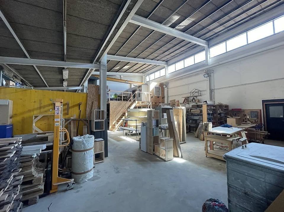 32m² commercial