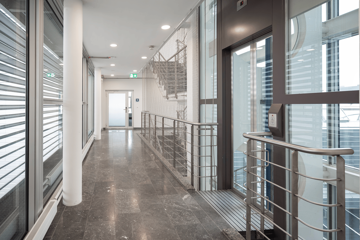 135m² commercial