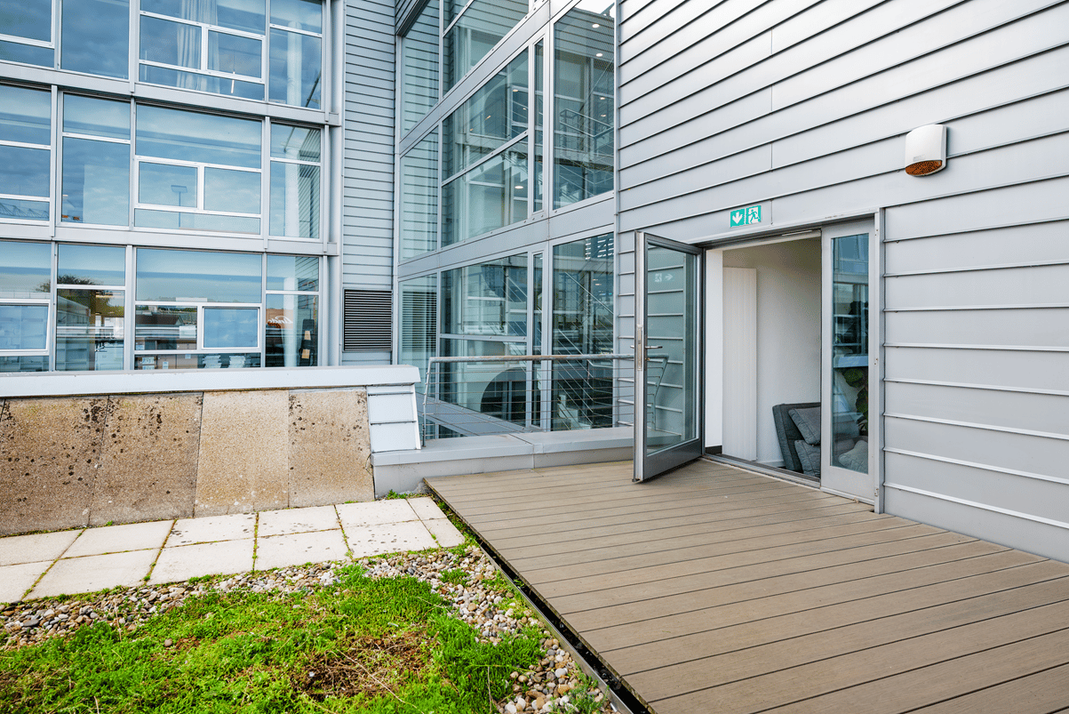 135m² commercial